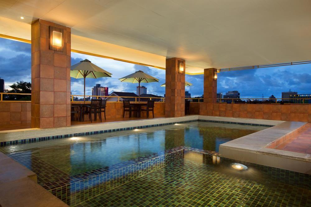 Best Western Plus Makassar Beach Exterior photo