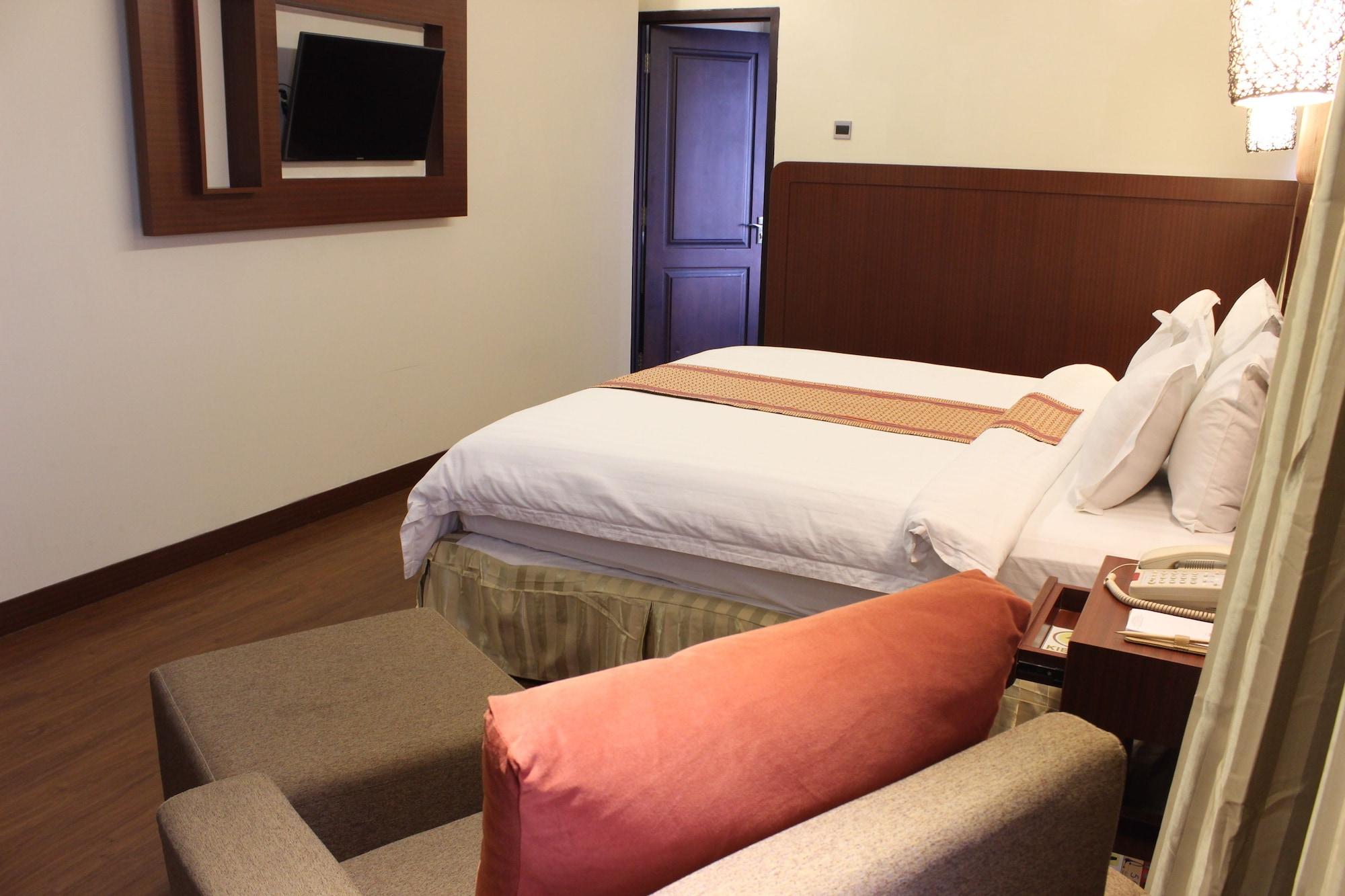 Best Western Plus Makassar Beach Exterior photo