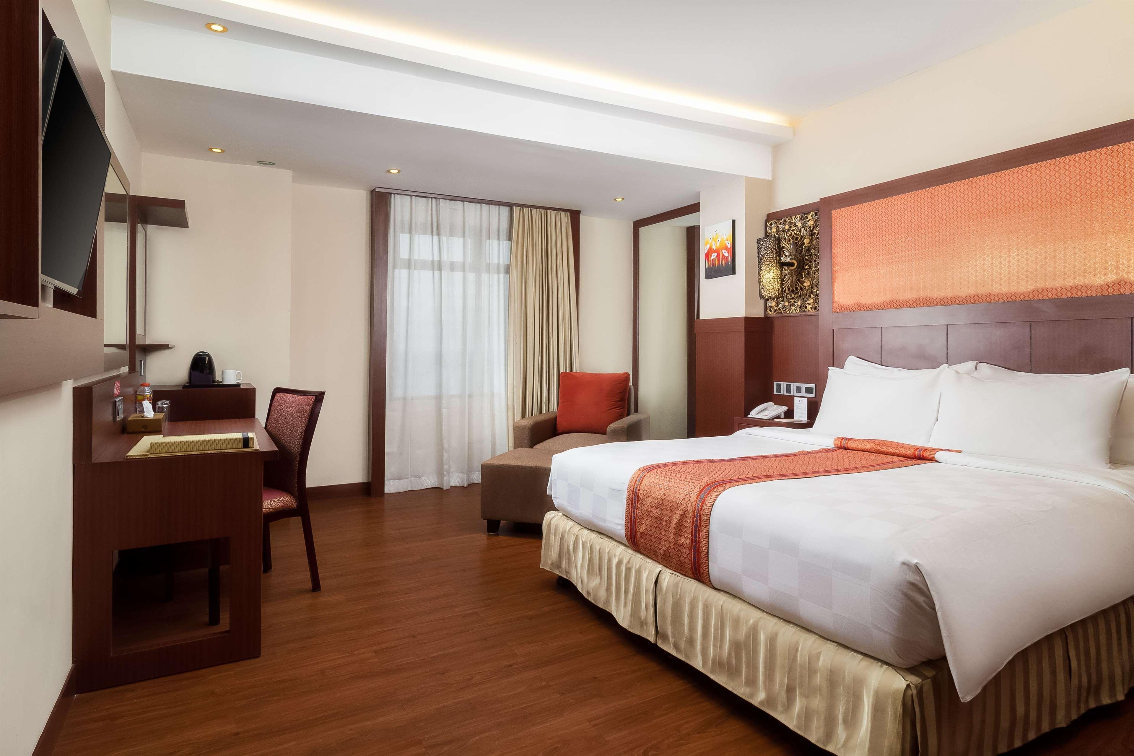 Best Western Plus Makassar Beach Exterior photo