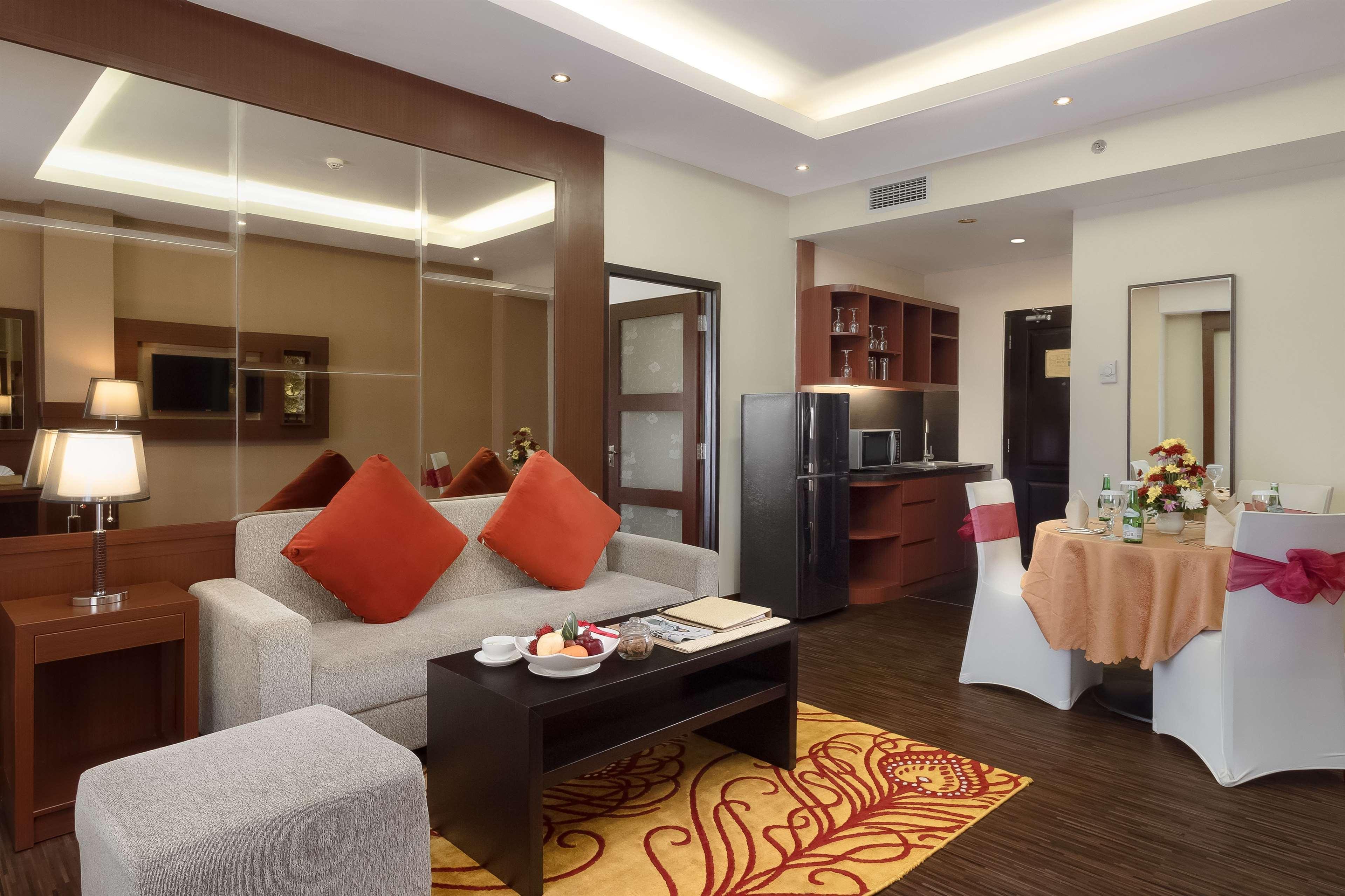 Best Western Plus Makassar Beach Exterior photo