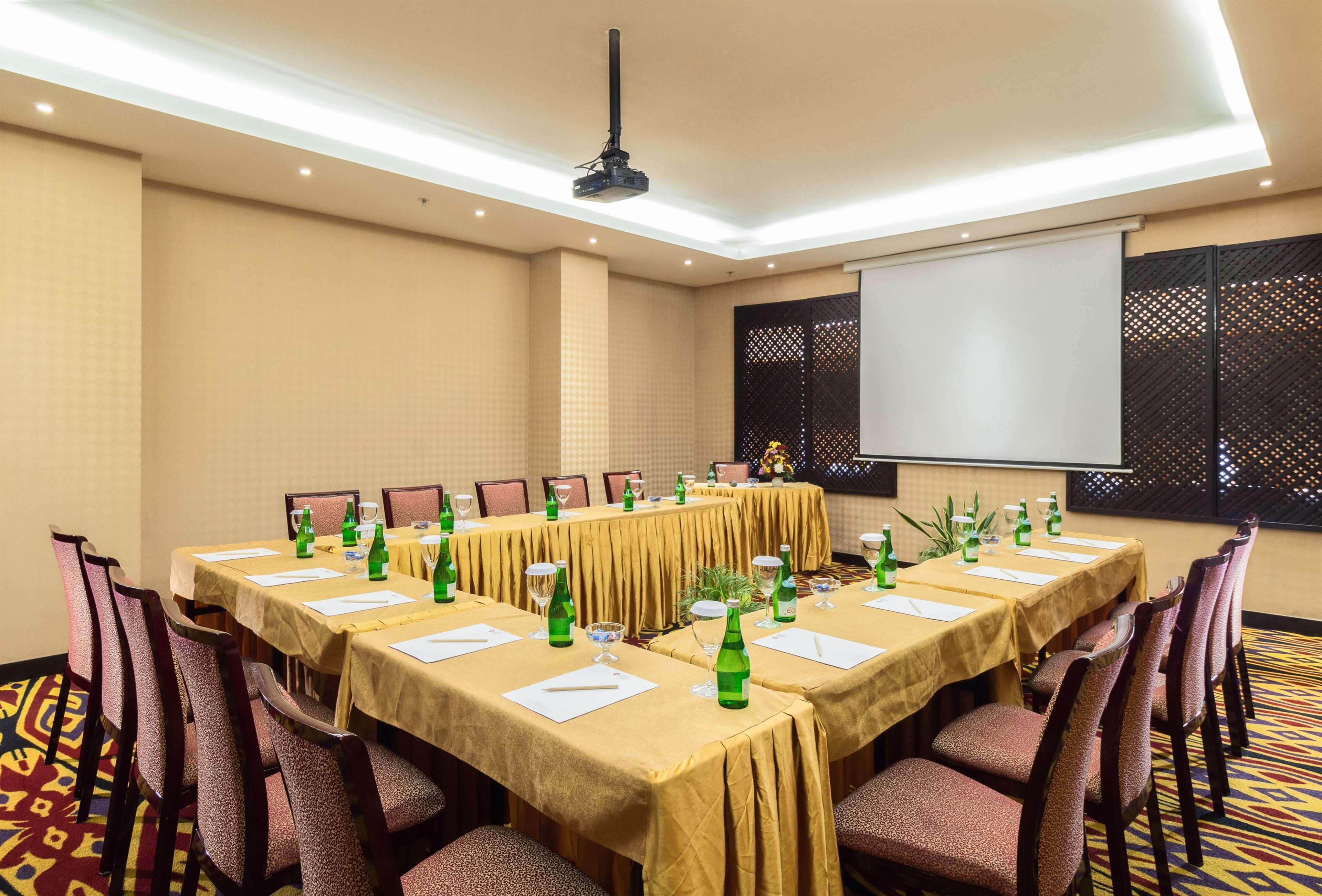 Best Western Plus Makassar Beach Exterior photo