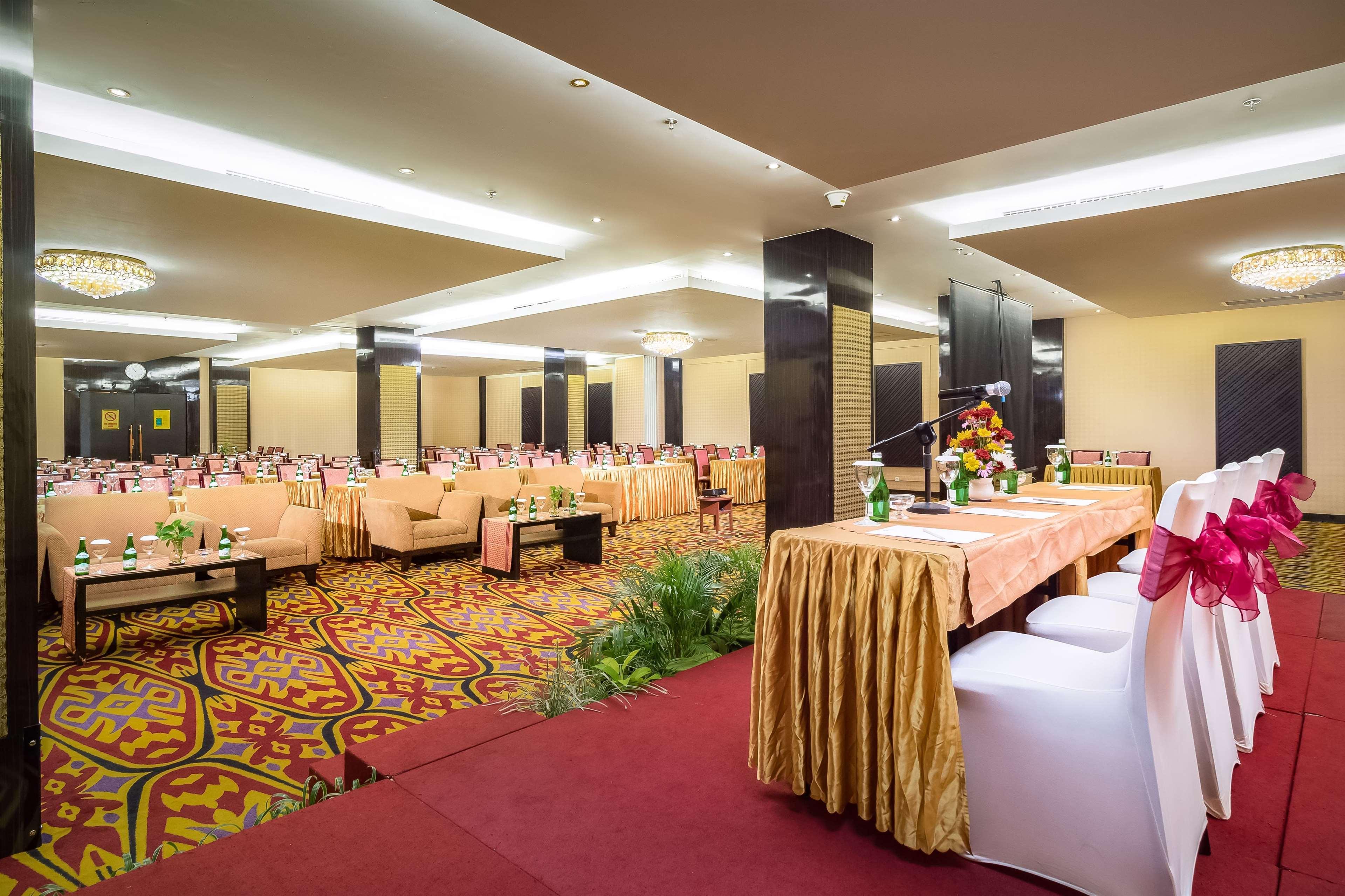 Best Western Plus Makassar Beach Exterior photo