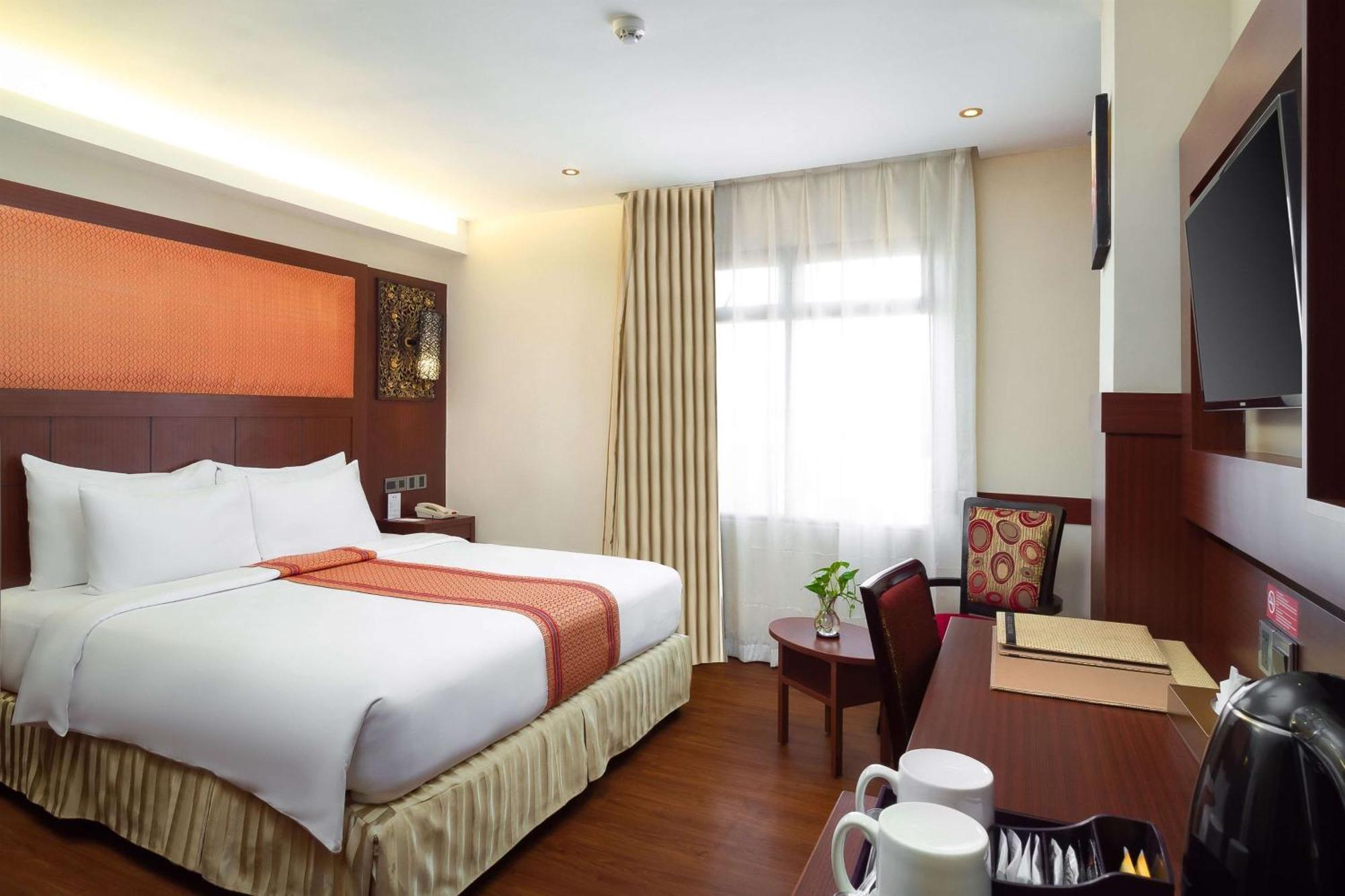 Best Western Plus Makassar Beach Exterior photo