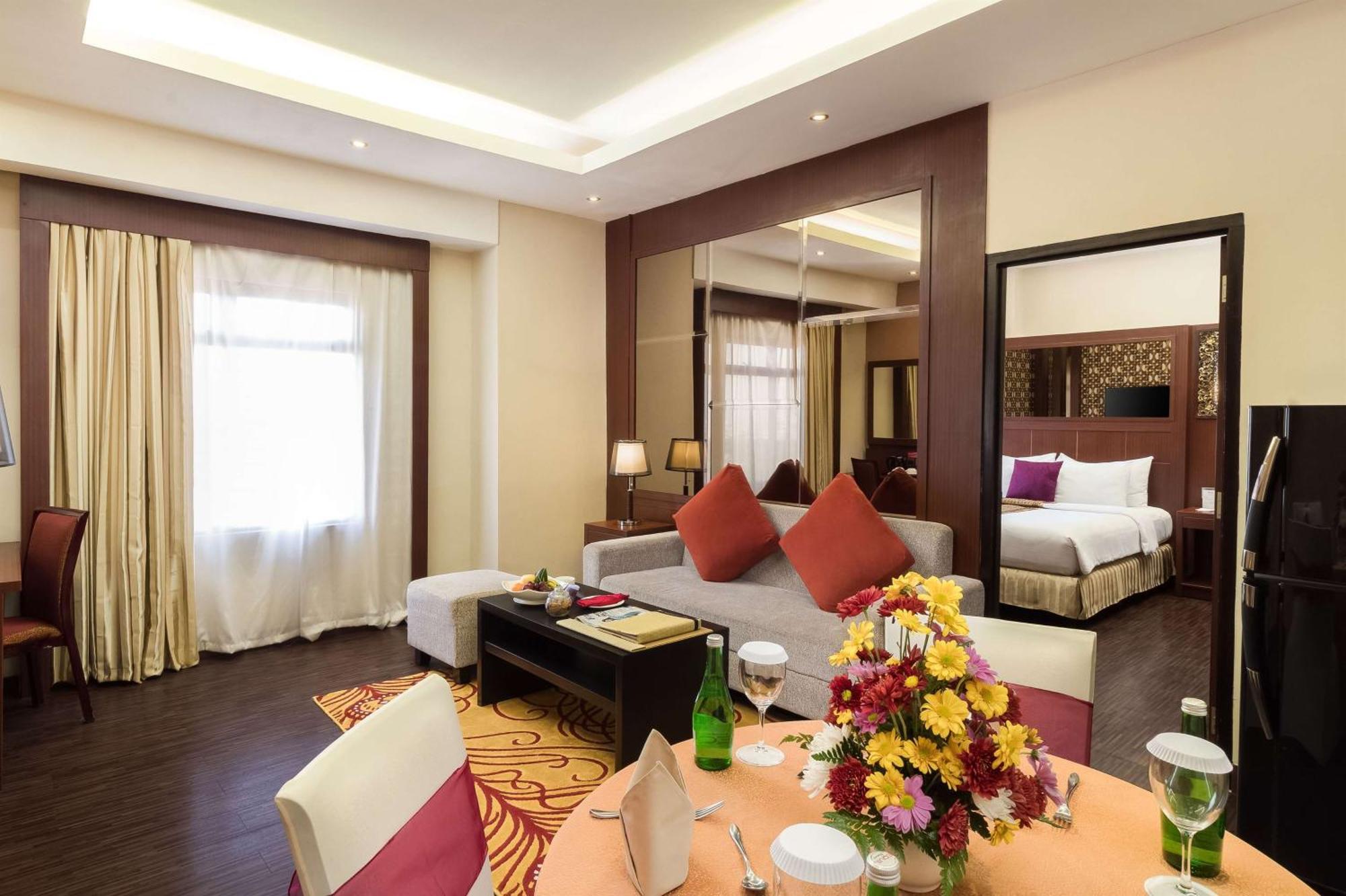 Best Western Plus Makassar Beach Exterior photo