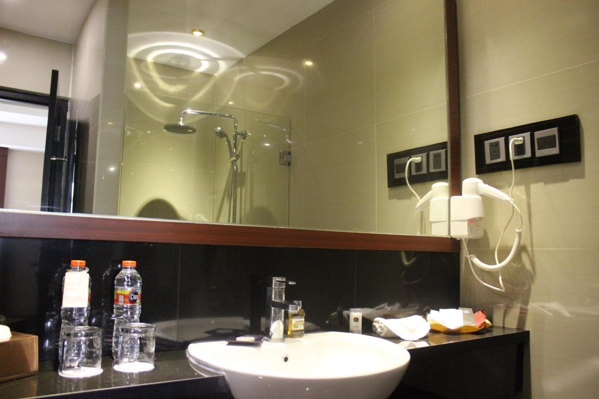 Best Western Plus Makassar Beach Exterior photo