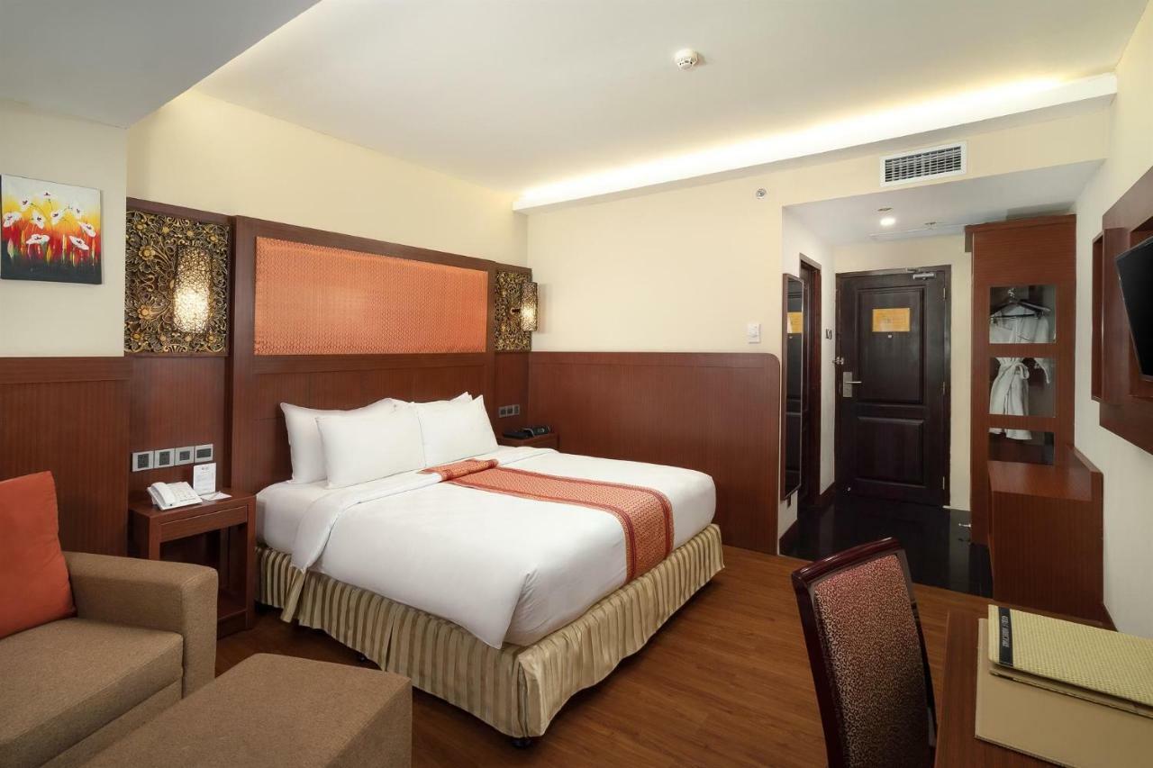 Best Western Plus Makassar Beach Exterior photo