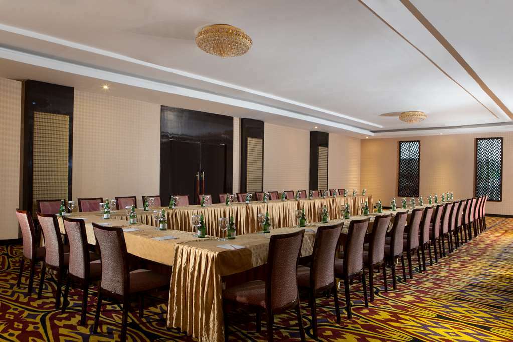Best Western Plus Makassar Beach Exterior photo